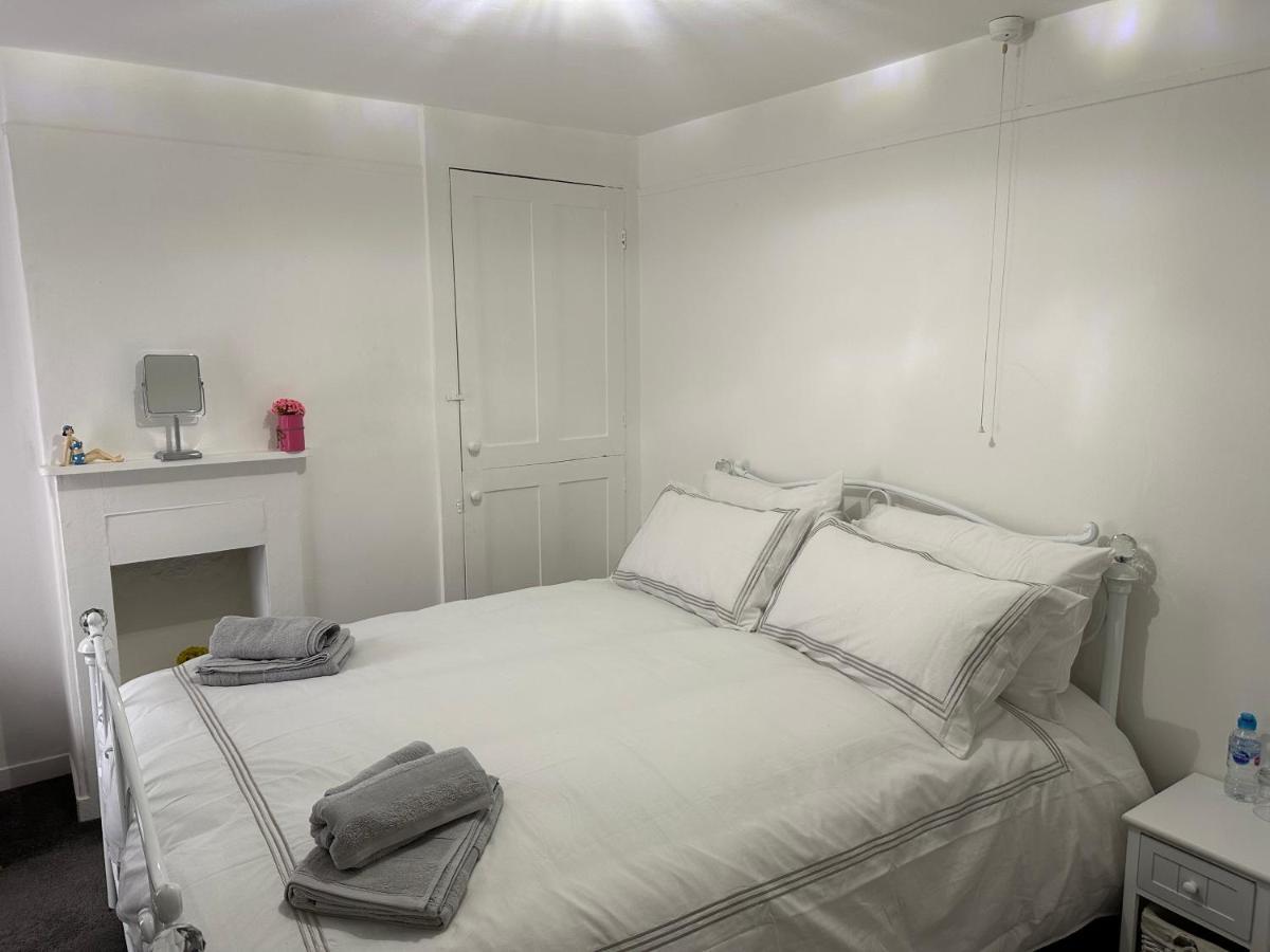 Cottage, 10 Mins Train / River Burnham-on-Crouch ภายนอก รูปภาพ